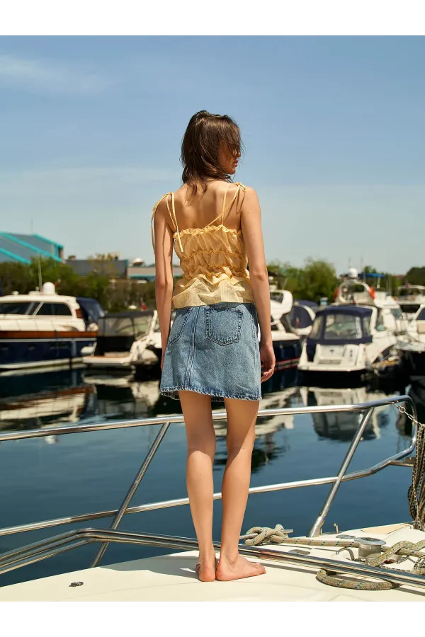 060298 ROSE DETAILED STRAP BLOUSE