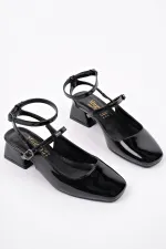 Muggo CHOPRA Kare Burun Çift Kemerli Bilekten Bağlamalı Arkası Açık Kısa Topuklu Ayakkabı