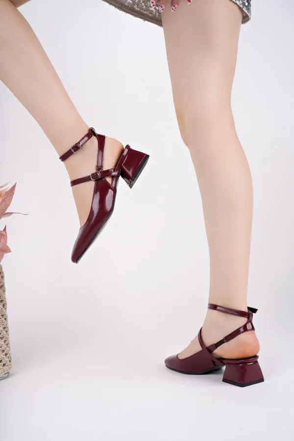 Muggo CHOPRA Kare Burun Çift Kemerli Bilekten Bağlamalı Arkası Açık Kısa Topuklu Ayakkabı