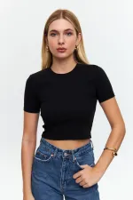 Basic Bisiklet Yaka Kısa Kollu Kadın Crop Tişört