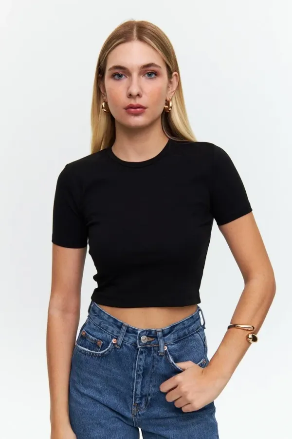 Basic Bisiklet Yaka Kısa Kollu Kadın Crop Tişört