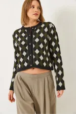 Cardigan en tricot à cinq boutons pour femme, anthracite foncé et crème, à motif losanges