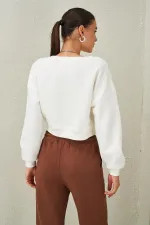 Sweat-shirt court oversize écru à col ras du cou et trois fils pour femme