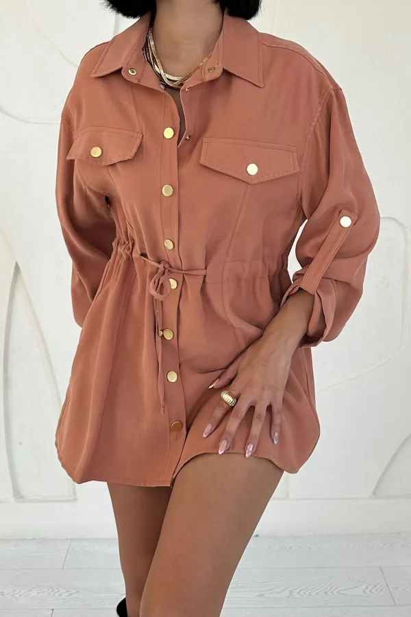 Chemise tunnel avec boutons-pression Chemise tunnel avec boutons-pression