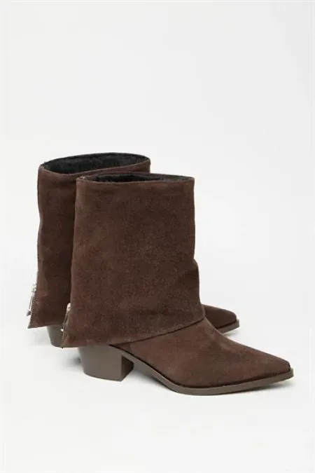 Kadın Kahverengi Süet Western Hakiki Deri Topuklu Bot – Sivri Burun & Fermuar Detaylı Kadın Kahverengi Süet Western Hakiki Deri Topuklu Bot – Sivri Burun & Fermuar Detaylı