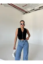 Siyah Düğmeli Triko Yelek