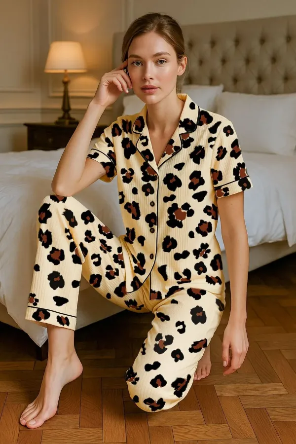 Ensemble pyjama d'été boutonné à imprimé léopard