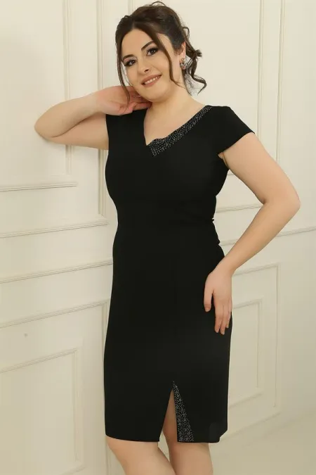 Ön Arka V Yaka Astarlı Yarım Ay Kollu Taş Boncuk Detaylı Büyük Beden Elbise