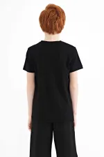 Tommylife Toptan O Yaka Standart Kalıp Erkek Çocuk T-Shirt 11115 Siyah Tommylife Toptan O Yaka Standart Kalıp Erkek Çocuk T-Shirt 11115 Siyah