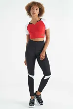 Tommylife Toptan Kırmızı Renk Bloklu Logo Baskılı O Yaka Dar Kalıp Kadın Crop T-Shirt - 97270