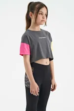 Tommylife Toptan Koyu Gri Yazı Baskılı O Yaka Düşük Omuzlu Oversize Kız Çocuk T-Shirt - 75130