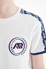 Tommylife Toptan Garson Boy O Yaka Standart Kalıp Baskılı Erkek Çocuk T-Shirt 11121 Beyaz Tommylife Toptan Garson Boy O Yaka Standart Kalıp Baskılı Erkek Çocuk T-Shirt 11121 Beyaz