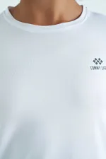Tommylife Toptan Beyaz Sırt Yırtmaç Detaylı O Yaka Kısa Kollu Standart Kalıp Kadın T-Shirt - 97267