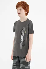 Tommylife Toptan O Yaka Standart Kalıp Baskılı Erkek Çocuk T-Shirt 11119 Koyu Gri Tommylife Toptan O Yaka Standart Kalıp Baskılı Erkek Çocuk T-Shirt 11119 Koyu Gri