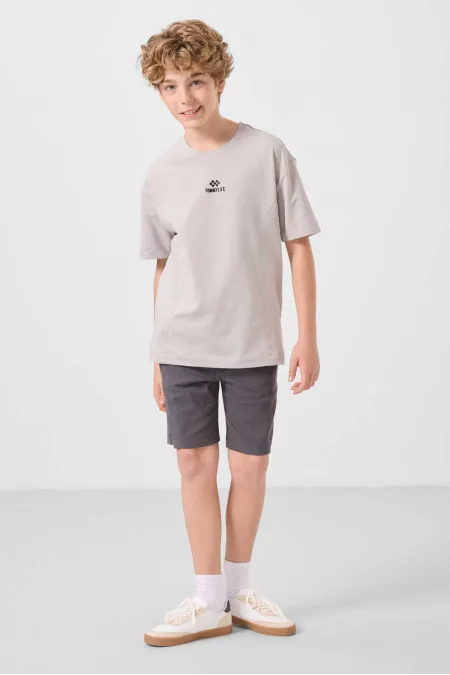 Tommylife Toptan Pamuklu Oversize Fit Dokuma Hafif Esnek Chino Erkek Çocuk Şort Takım 11276 Taş-Antrasit Tommylife Toptan Pamuklu Oversize Fit Dokuma Hafif Esnek Chino Erkek Çocuk Şort Takım 11276 Taş-Antrasit