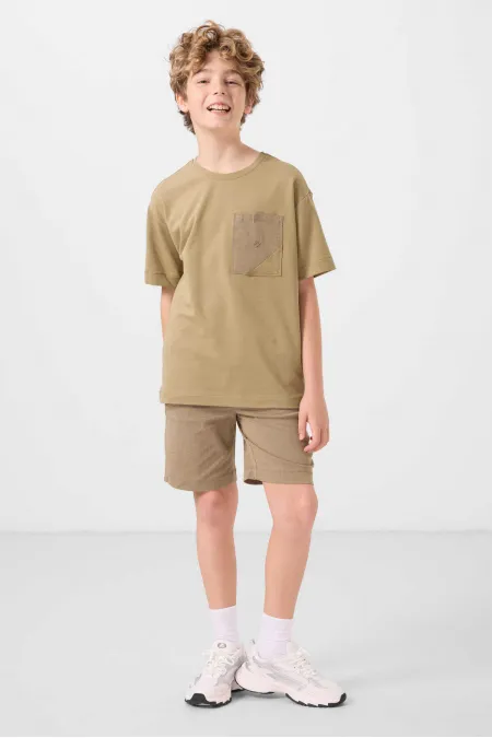 Tommylife Toptan Pamuklu Oversize Fit Dokuma Hafif Esnek Chino Erkek Çocuk Şort Takım 11278 Koyu Bej-Camel Tommylife Toptan Pamuklu Oversize Fit Dokuma Hafif Esnek Chino Erkek Çocuk Şort Takım 11278 Koyu Bej-Camel