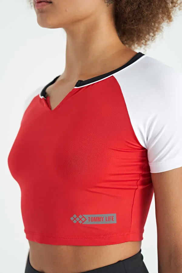 Tommylife Toptan Kırmızı Renk Bloklu Logo Baskılı O Yaka Dar Kalıp Kadın Crop T-Shirt - 97270