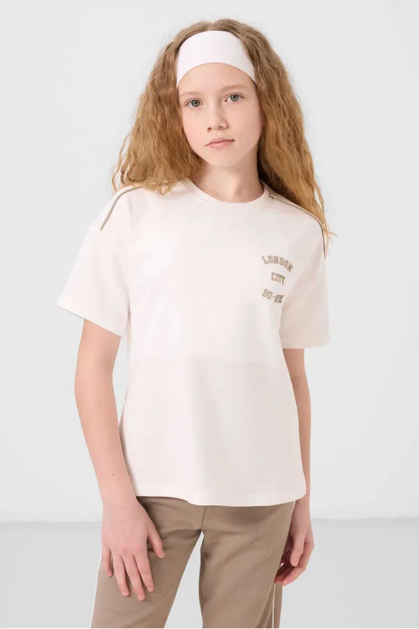 Tommylife Toptan O Yaka Baskılı Lastik Paçalı Standart Fit Kız Çocuk Eşofman Takım 75186 Ekru Koyu Bej Tommylife Toptan O Yaka Baskılı Lastik Paçalı Standart Fit Kız Çocuk Eşofman Takım 75186 Ekru Koyu Bej