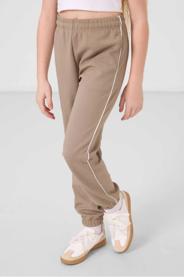 Tommylife Toptan O Yaka Baskılı Lastik Paçalı Standart Fit Kız Çocuk Eşofman Takım 75186 Ekru Koyu Bej Tommylife Toptan O Yaka Baskılı Lastik Paçalı Standart Fit Kız Çocuk Eşofman Takım 75186 Ekru Koyu Bej