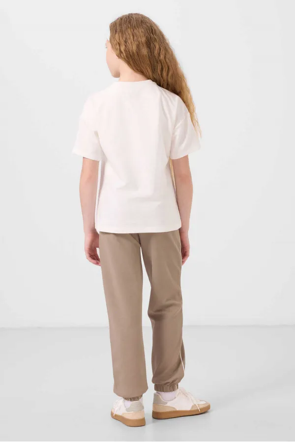 Tommylife Toptan O Yaka Baskılı Lastik Paçalı Standart Fit Kız Çocuk Eşofman Takım 75186 Ekru Koyu Bej Tommylife Toptan O Yaka Baskılı Lastik Paçalı Standart Fit Kız Çocuk Eşofman Takım 75186 Ekru Koyu Bej