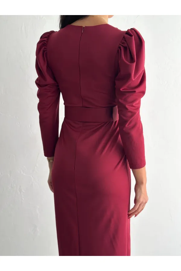 ROBE À DÉTAILS FENTES SUR LE DEVANT