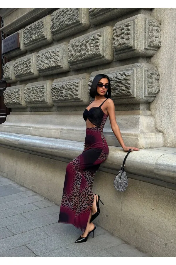 ROBE EN DENTELLE POITRINE